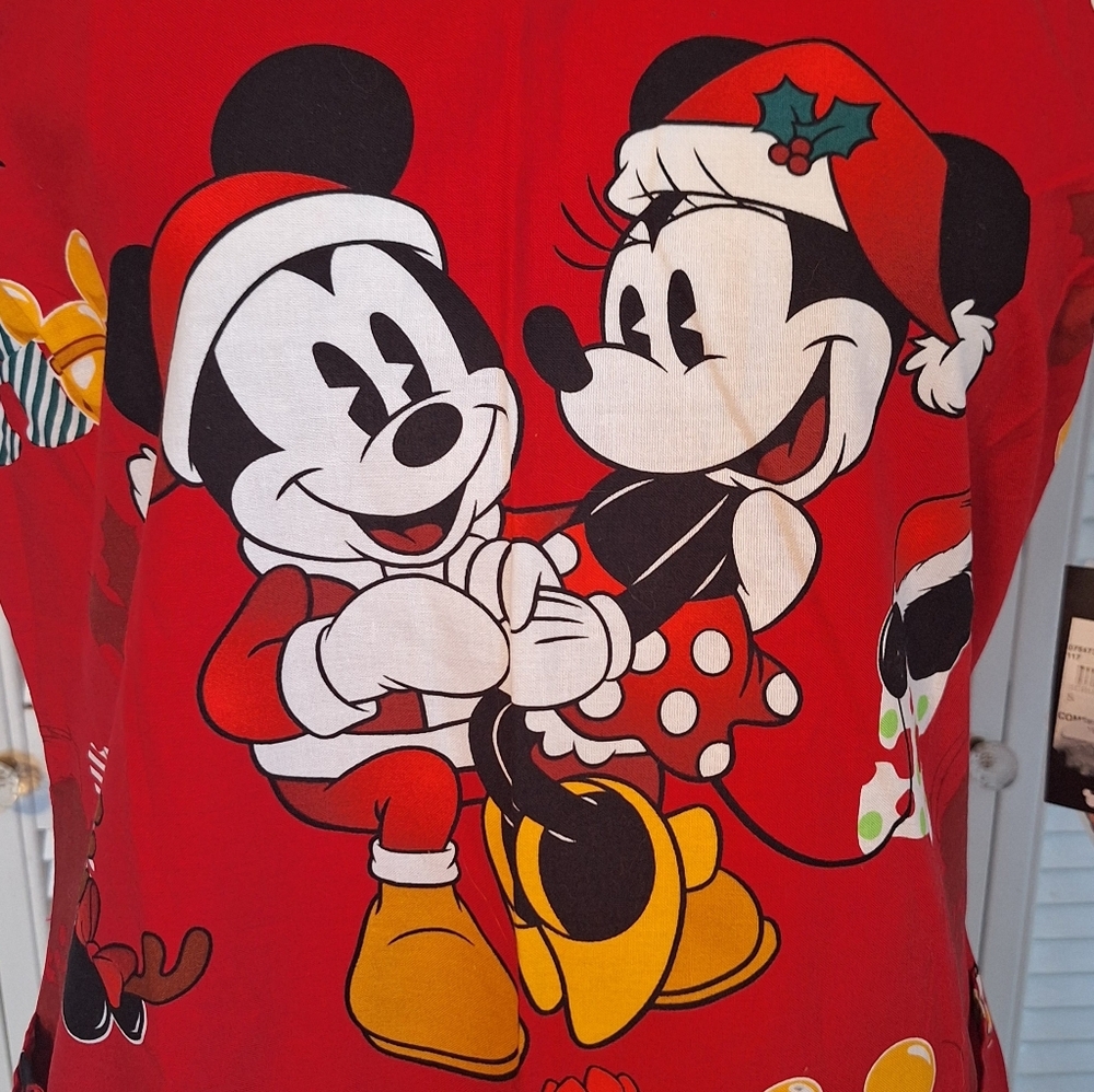 Cherokee Disney Chtistmas Mickey & Minnie Scrub Top NwT Small  *D3 - Picture 4 of 7